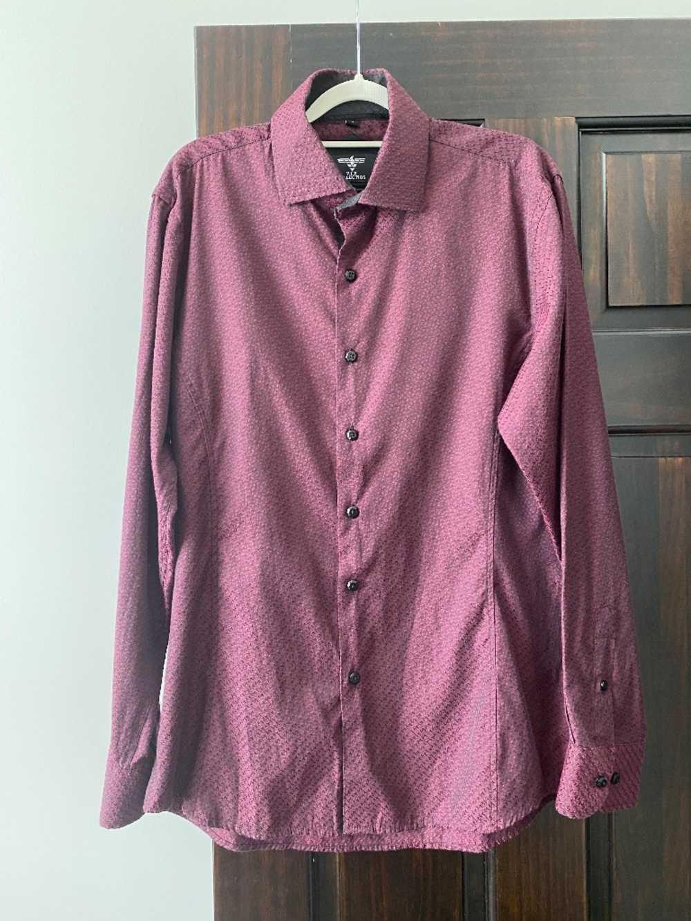 VIP Collection Mens Large Burgundy Textured Button Up Shirt